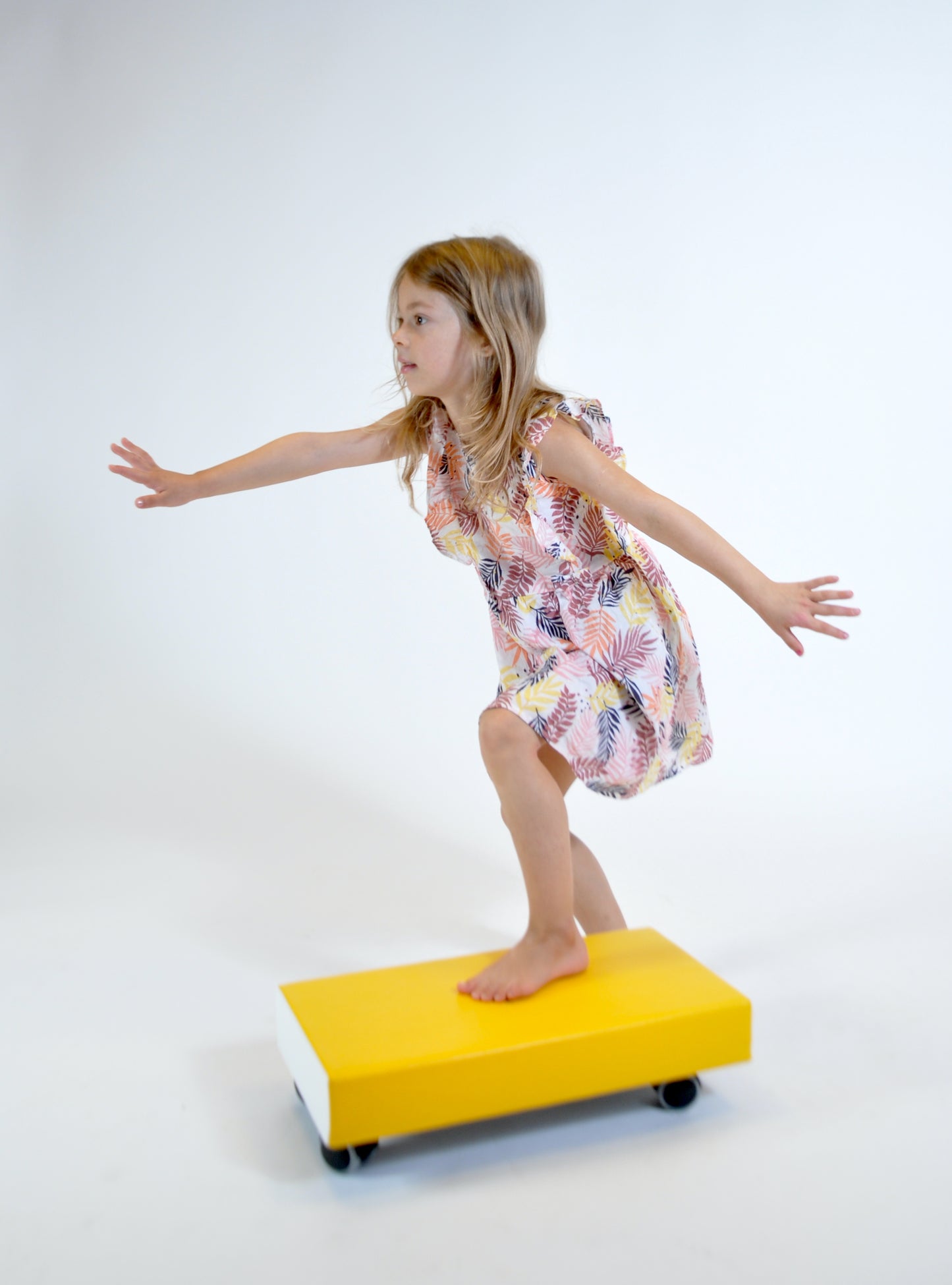 Mäkká rolovacia hračka - Little Surfer Tiny - žltá